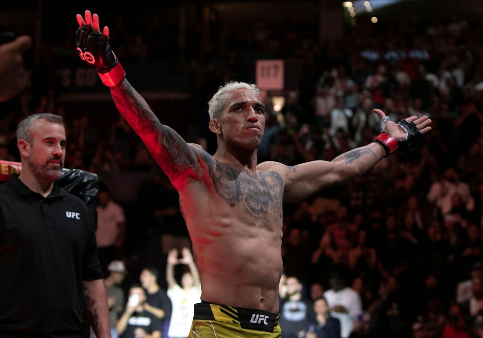 Charles Oliveira vs Arman Tsarukyan: UFC300 Betting Odds & Prediction